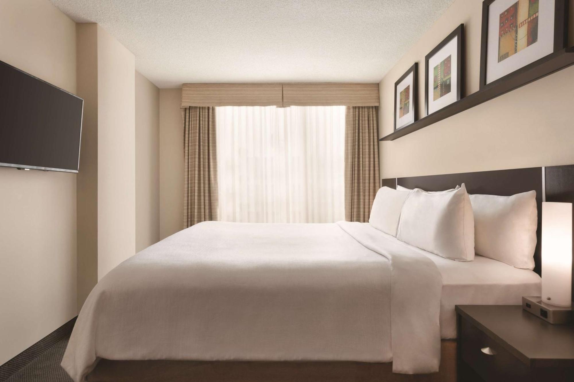 เอ็มบาสซี สวีท บาย ฮิลตัน ดาวน์ทาวน์ มอนทรีออล Hotel มอนทรีอัล ภายนอก รูปภาพ
