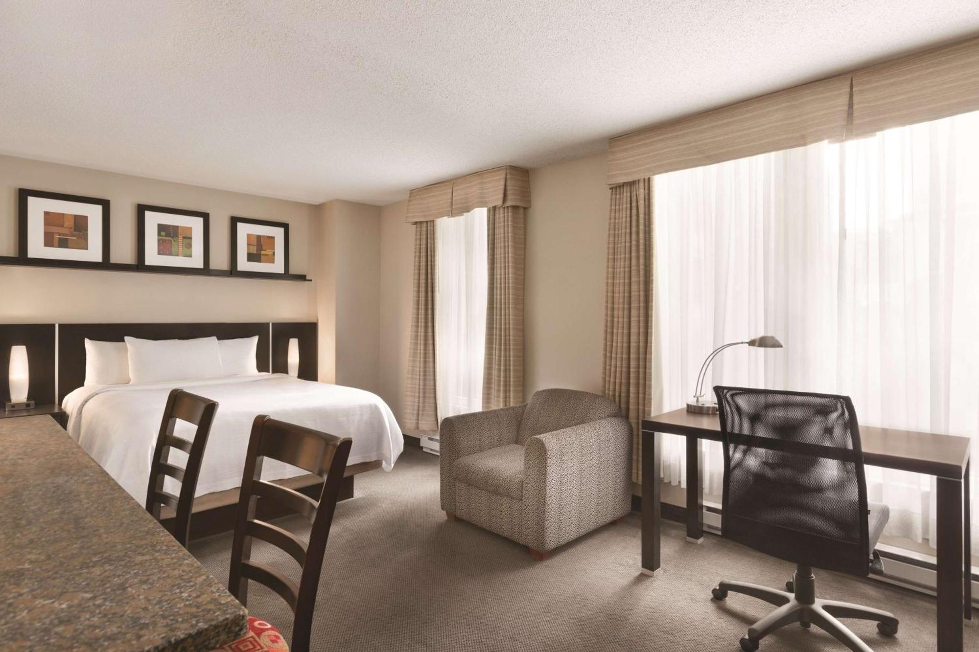 เอ็มบาสซี สวีท บาย ฮิลตัน ดาวน์ทาวน์ มอนทรีออล Hotel มอนทรีอัล ภายนอก รูปภาพ